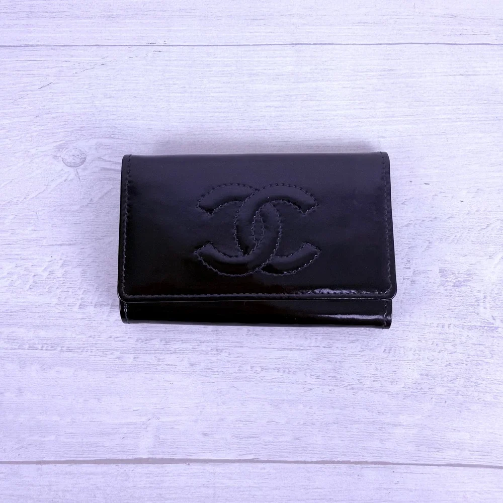 Chanel Key Holder Black Patent Leather CC Logo Vintage 6 Hook Wallet